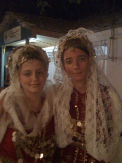 Οι 2 από τις νύφες μας, Δώρα Μαρέτη & Βενετία Μπουκουβάλα.