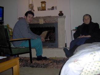 Ο Γιώργος Κάλης και η Μητέρα του Φρόσω Μάρτιος 2010 στο Σελλειό.